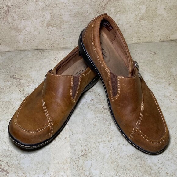 Clarks Collection Womens Brown Leather Slip-On Loafers Button Accents Size 7.5 - Picture 1 of 10